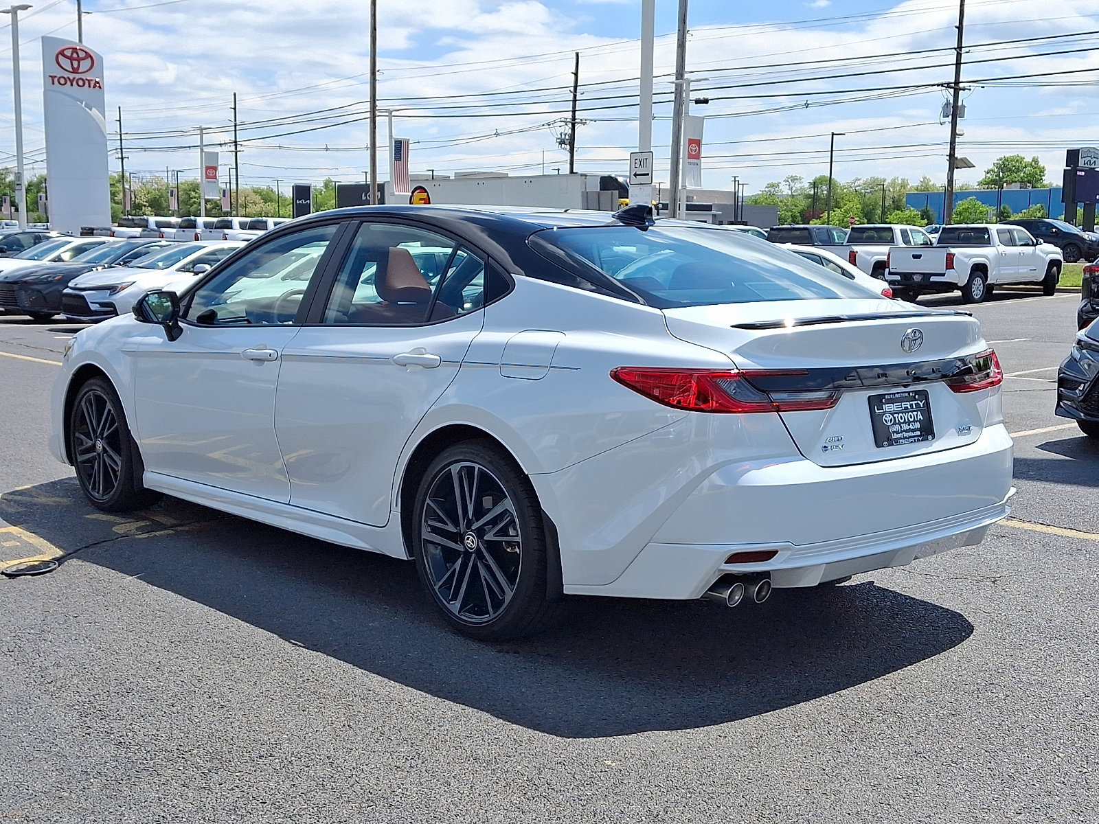 Used 2026 Toyota Camry XSE w/ Premium Package AWD/4WD image 4