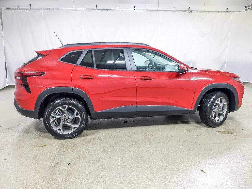 New 2026 Chevrolet Trax LT w/ Driver Confidence Package FWD image 9