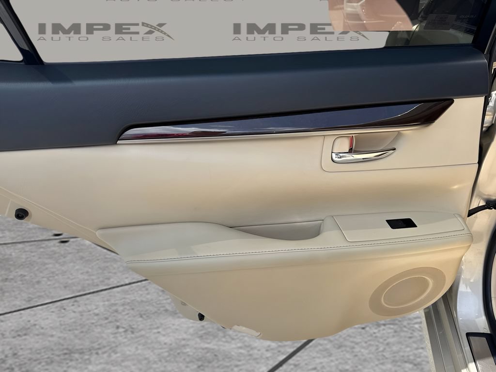 Used 2014 Lexus ES 350 w/ Luxury Package FWD image 29