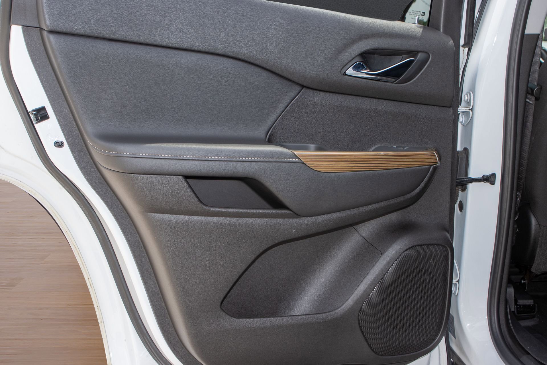 Used 2022 GMC Acadia SLE w/ Driver Convenience Package image 32