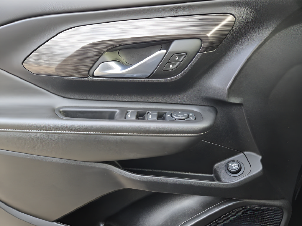 Used 2024 GMC Terrain SLE w/ Driver Convenience Package FWD image 20