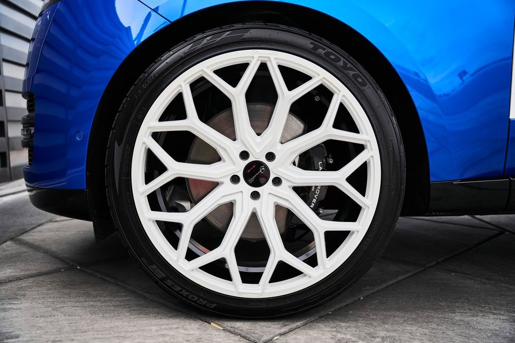 Used 2025 Land Rover Range Rover Long Wheelbase SE image 3