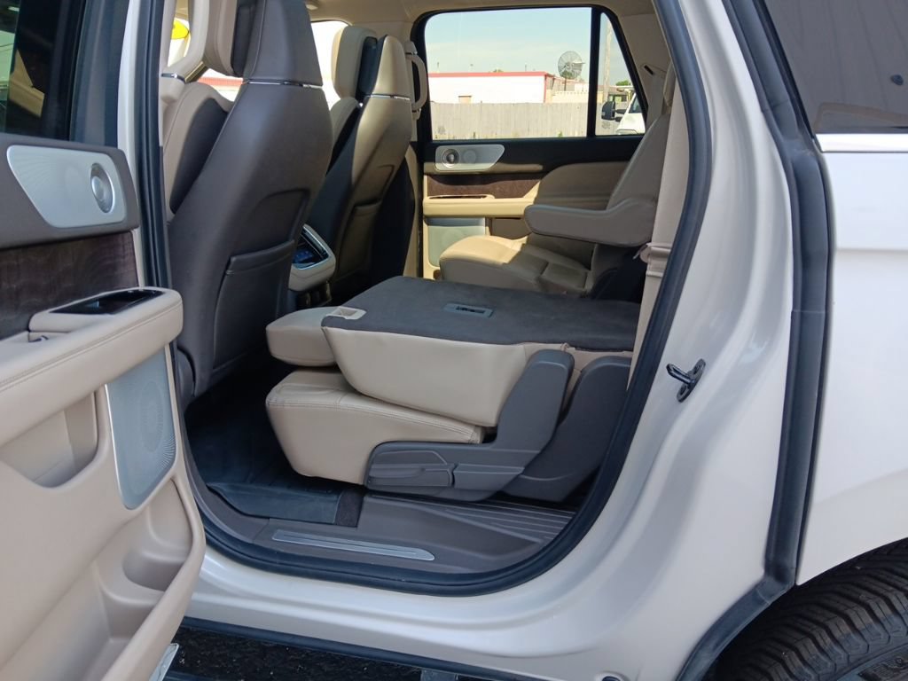 Used 2023 Lincoln Navigator L Reserve AWD/4WD image 33