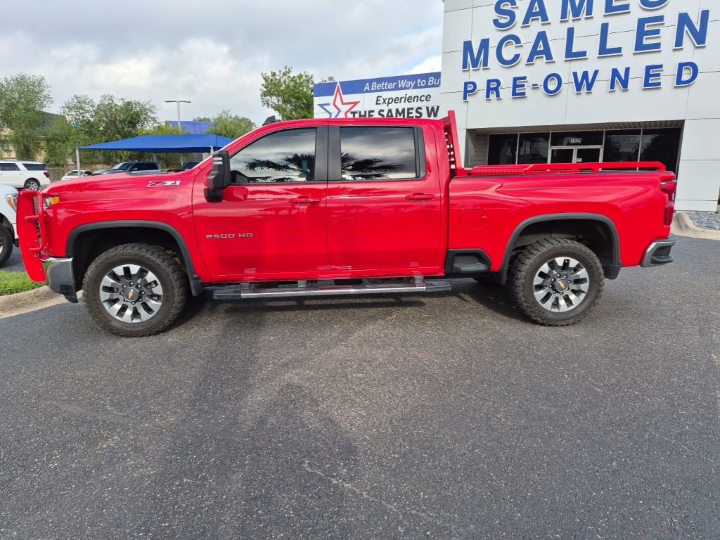 Used 2022 Chevrolet Silverado 2500 LT w/ Convenience Package image 2