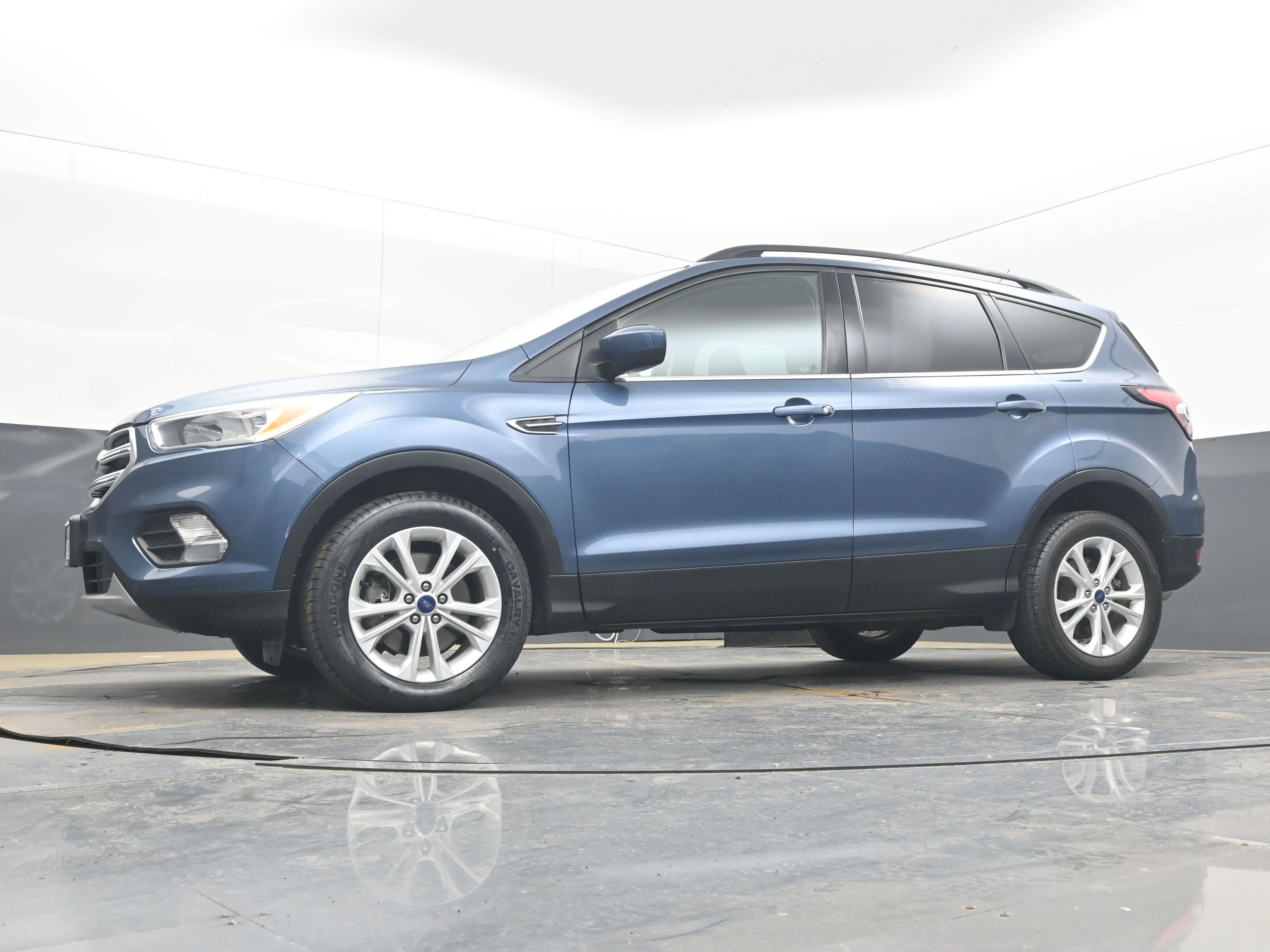 Used 2018 Ford Escape SE image 21