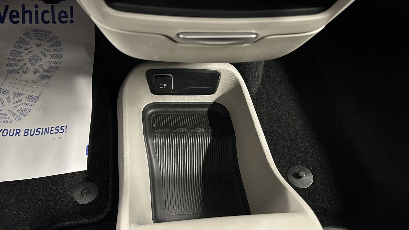 Used 2023 Chrysler Voyager LX image 34