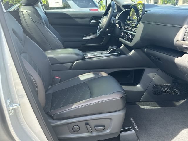 Certified 2025 Nissan Pathfinder Platinum FWD image 15