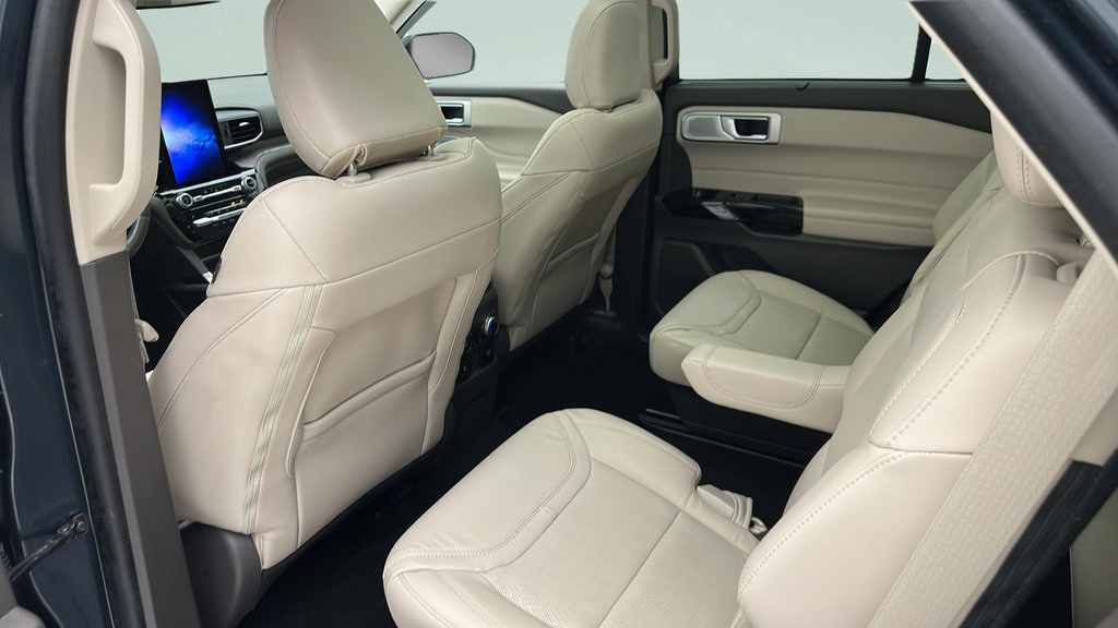 Used 2023 Ford Explorer Platinum w/ Technology Package AWD/4WD image 10
