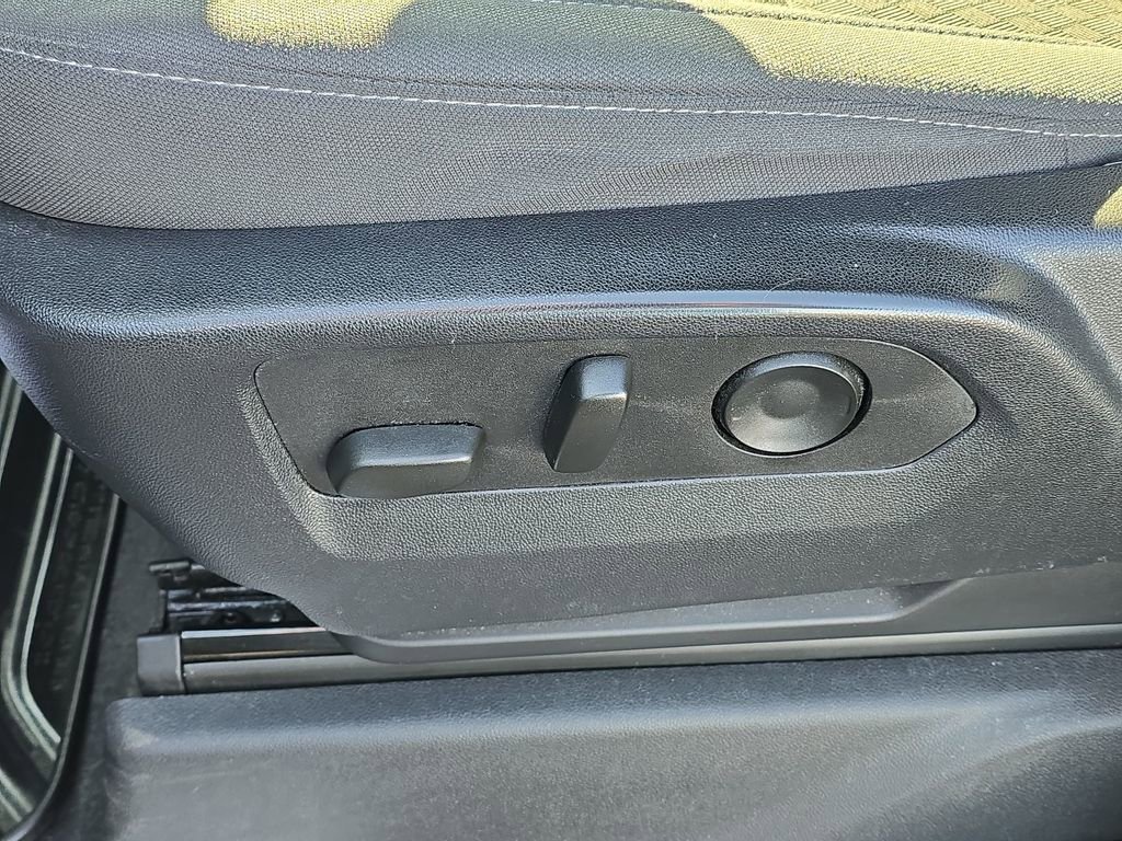 Used 2023 Chevrolet Silverado 1500 LT image 18