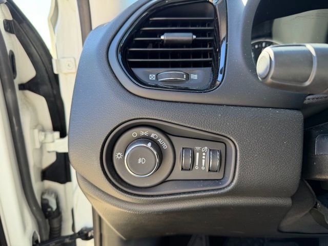 Used 2023 Jeep Renegade Altitude image 17
