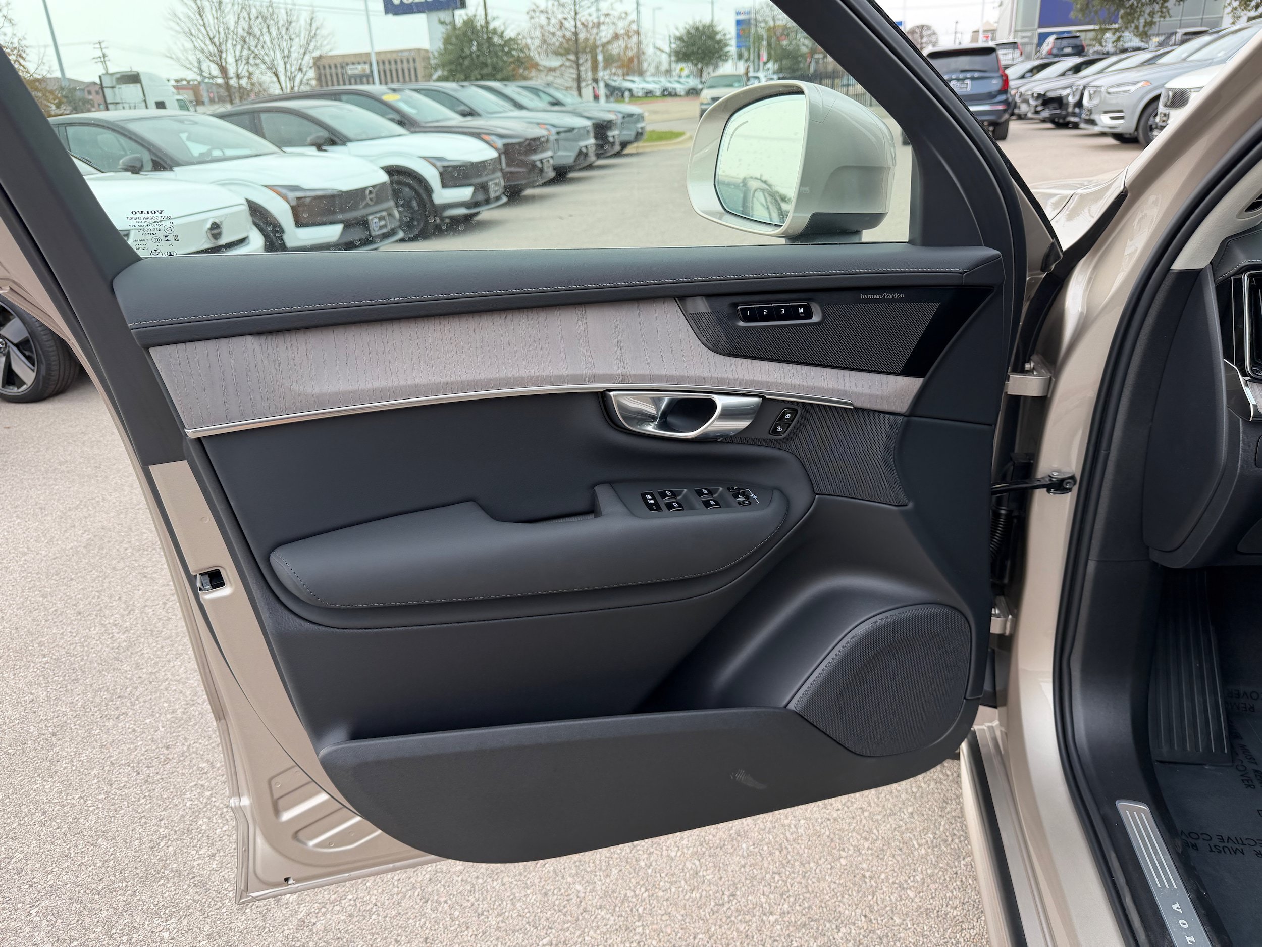 New 2026 Volvo XC90 B6 Ultra w/ Lounge Package AWD/4WD image 19