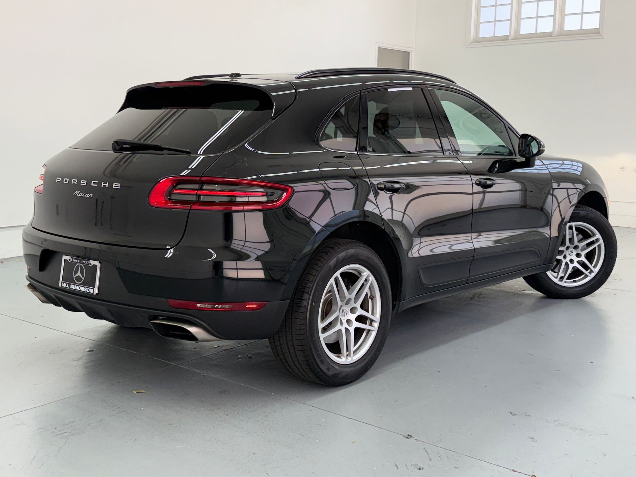 Used 2017 Porsche Macan AWD/4WD image 8