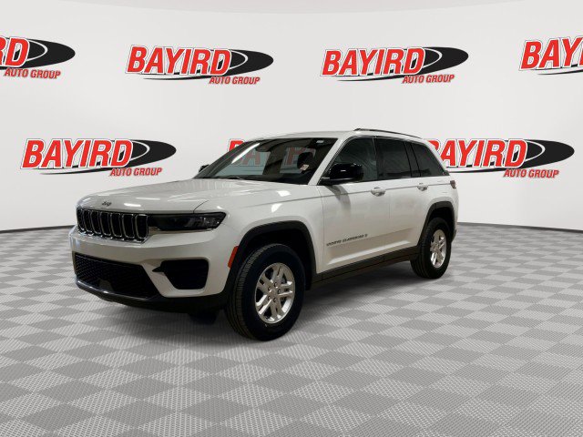 Used 2024 Jeep Grand Cherokee Laredo image 4