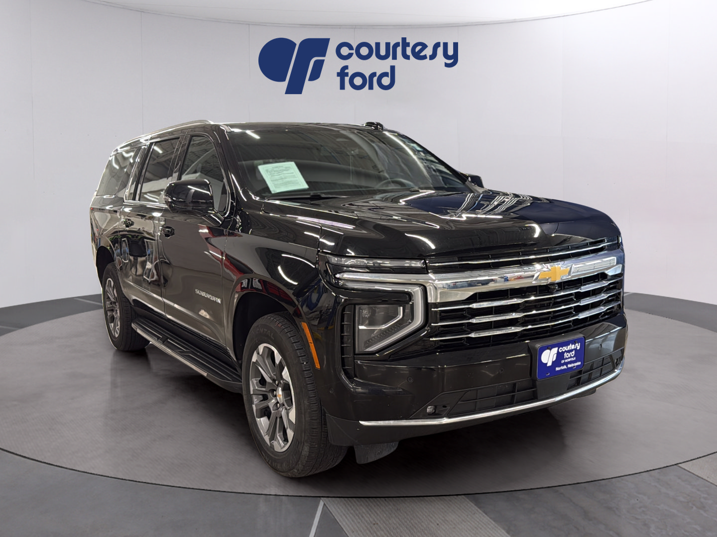 Used 2025 Chevrolet Suburban LT w/ Comfort Package AWD/4WD image 1