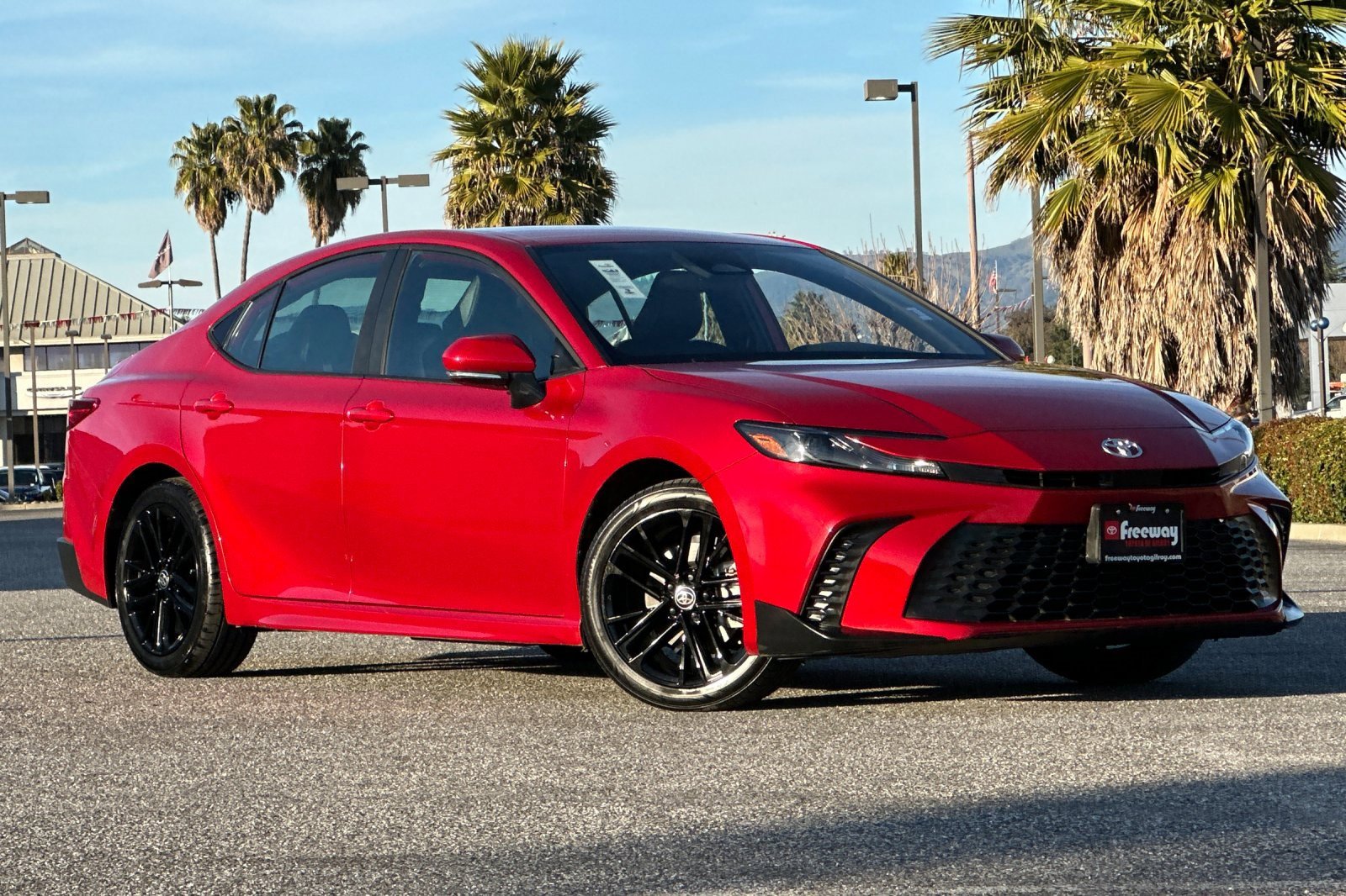 Used 2025 Toyota Camry SE image 2