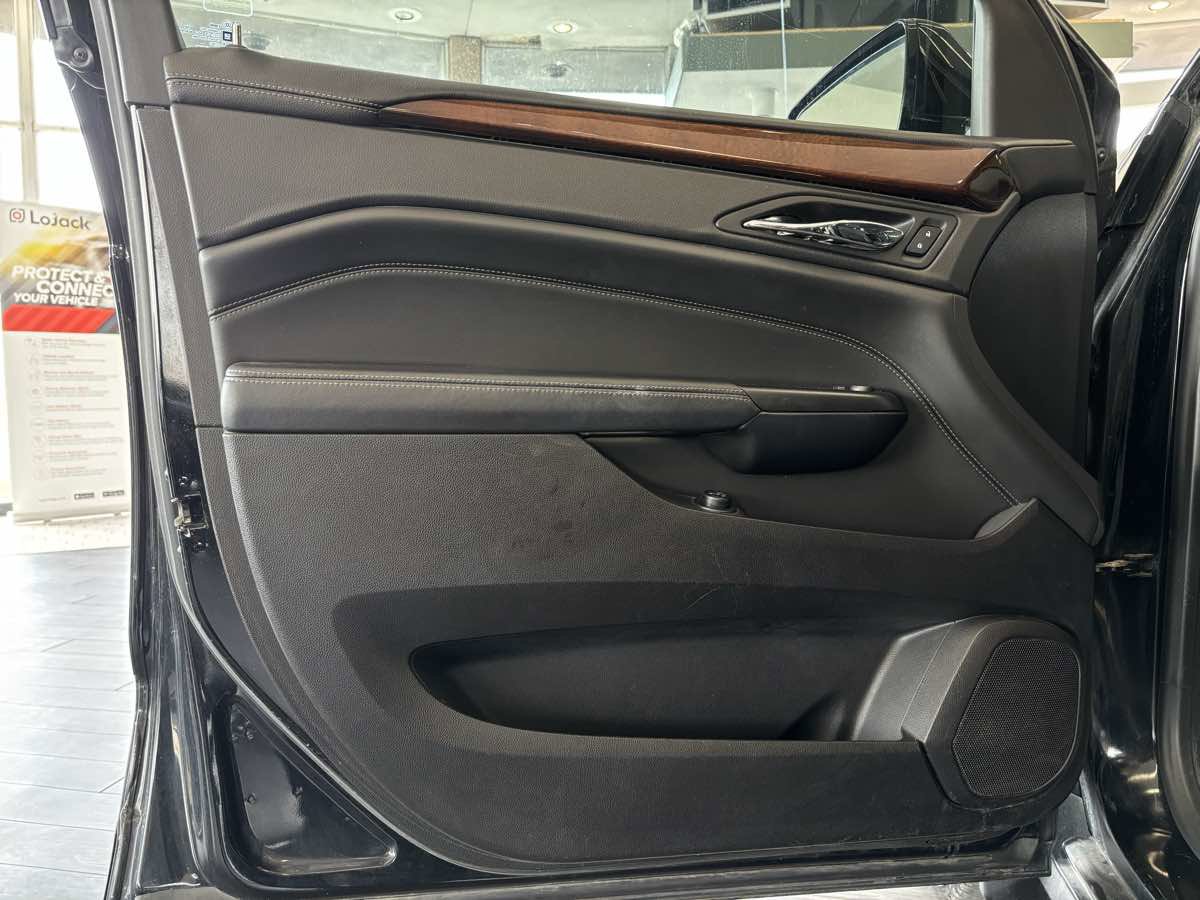 Used 2015 Cadillac SRX Premium w/ LPO, Protection Package FWD image 23