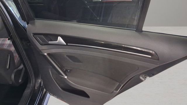 Used 2016 Volkswagen Golf 4-Door image 17