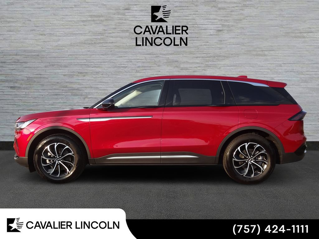 Used 2026 Lincoln Nautilus Premier AWD/4WD image 4