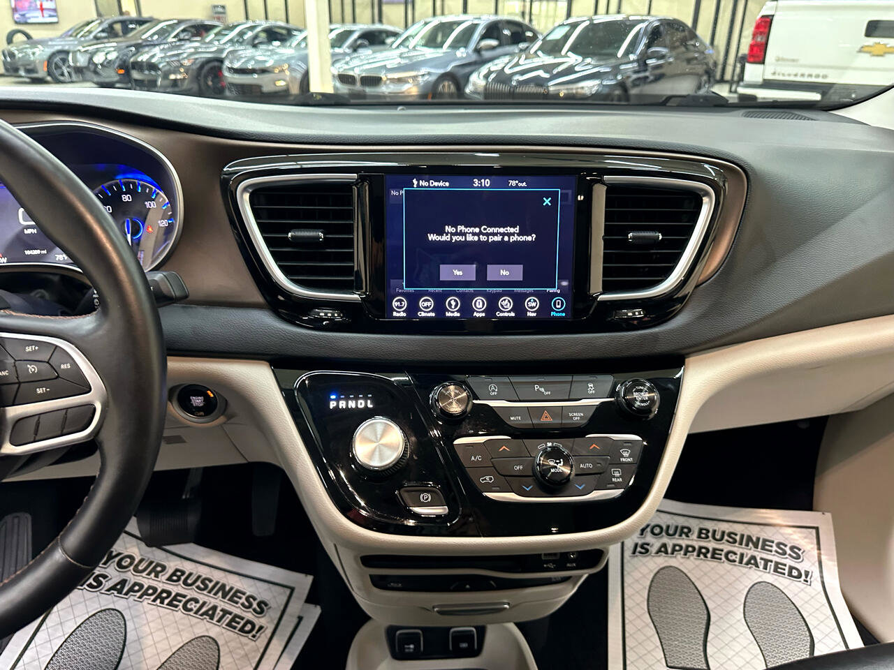 Used 2018 Chrysler Pacifica Touring-L Plus image 24