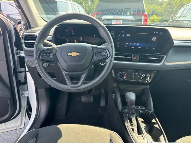 Used 2025 Chevrolet TrailBlazer LT AWD/4WD image 15