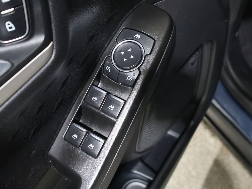 Used 2020 Ford Escape SE image 22