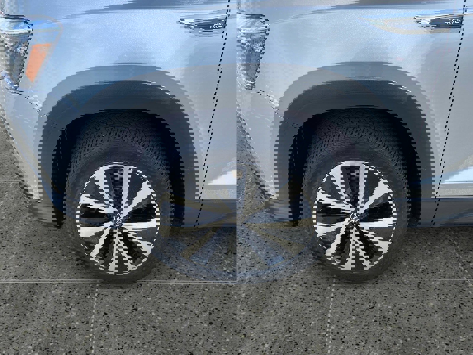 Used 2024 Volkswagen Taos SE image 14