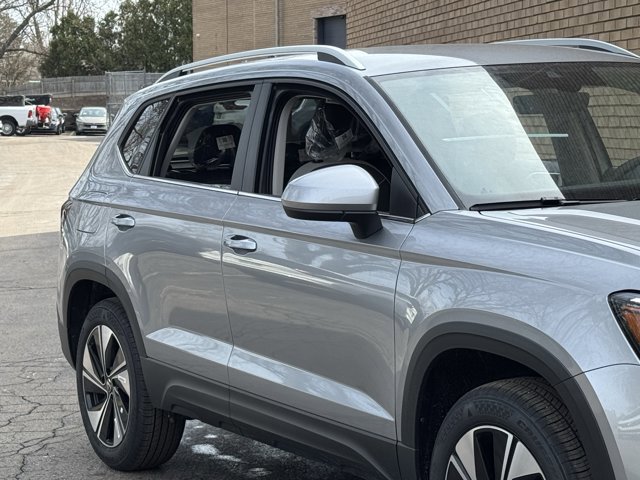 New 2026 Volkswagen Taos SE image 4