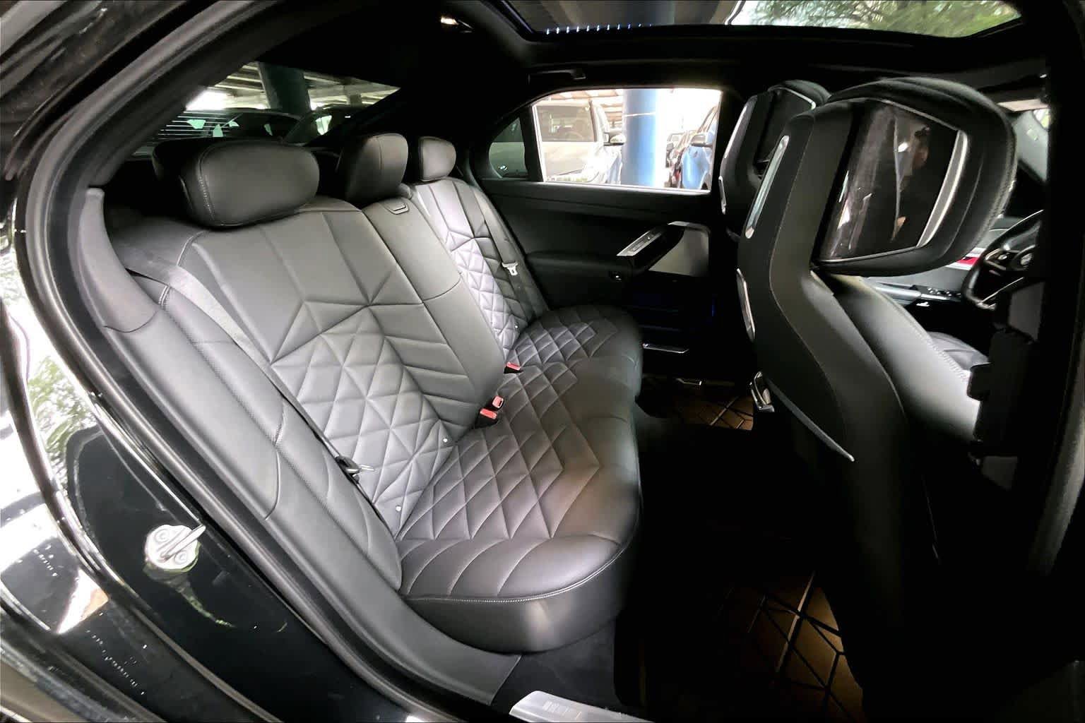Used 2023 BMW 740i image 20