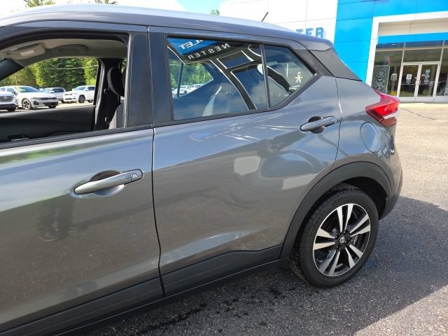 Used 2019 Nissan Kicks SV FWD image 29