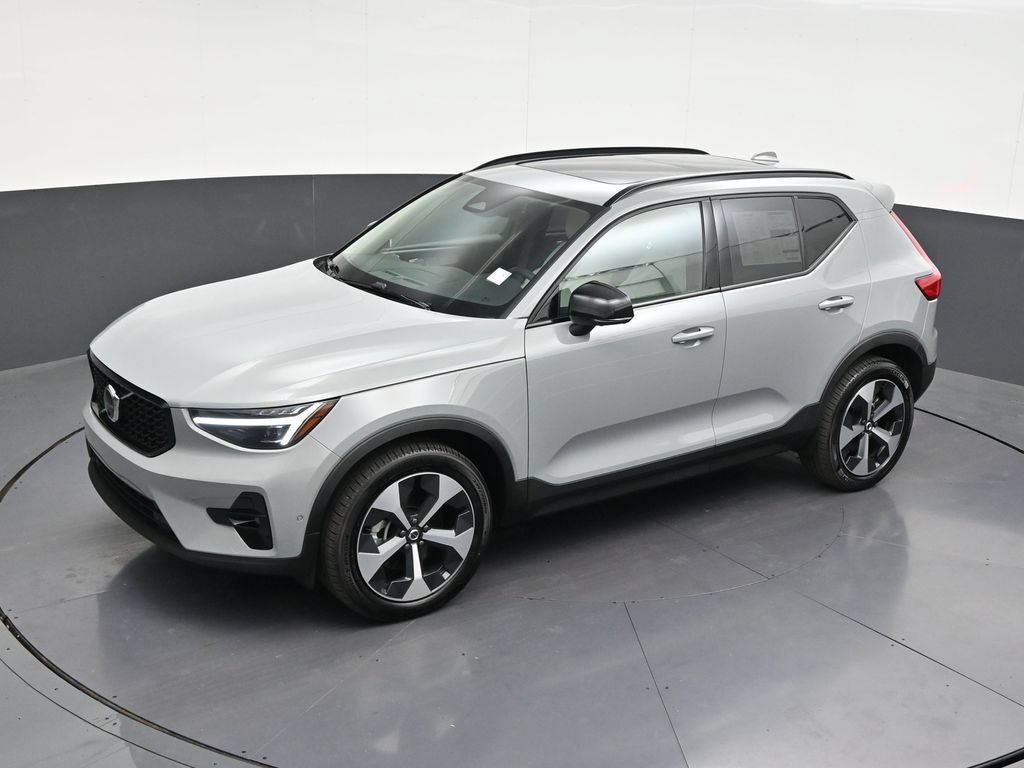 New 2026 Volvo XC40 B5 Plus w/ Protection Package Premier AWD/4WD image 13