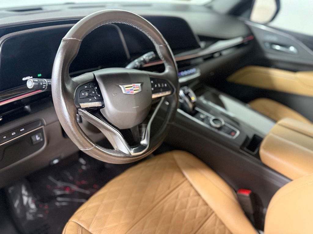 Used 2021 Cadillac Escalade ESV Premium Luxury AWD/4WD image 18