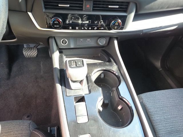 Used 2023 Nissan Rogue SV FWD image 18