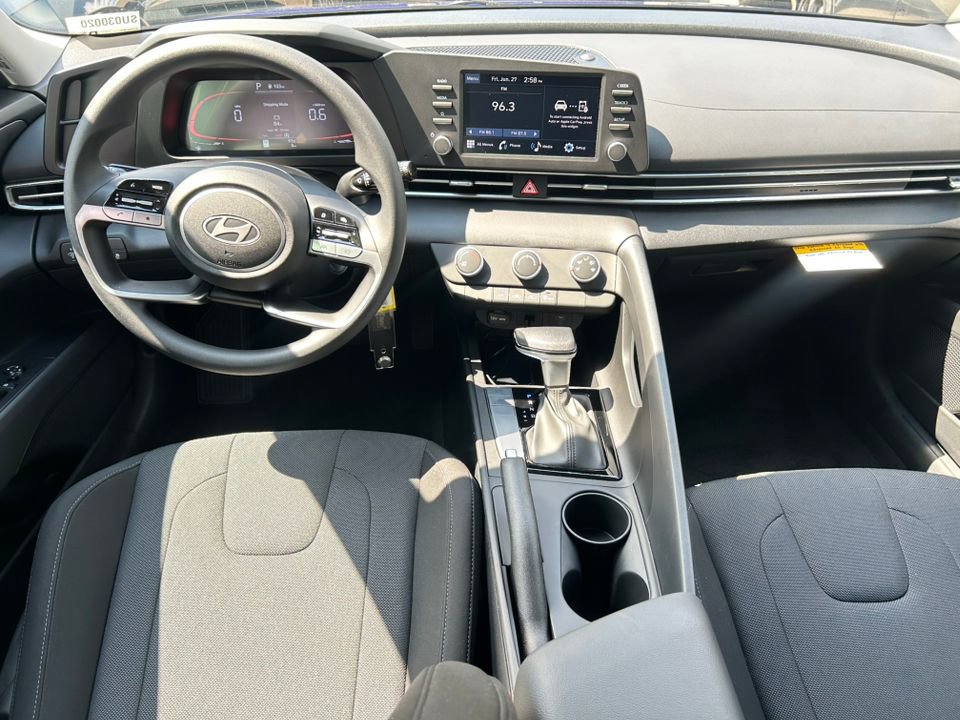 New 2025 Hyundai Elantra SE image 18