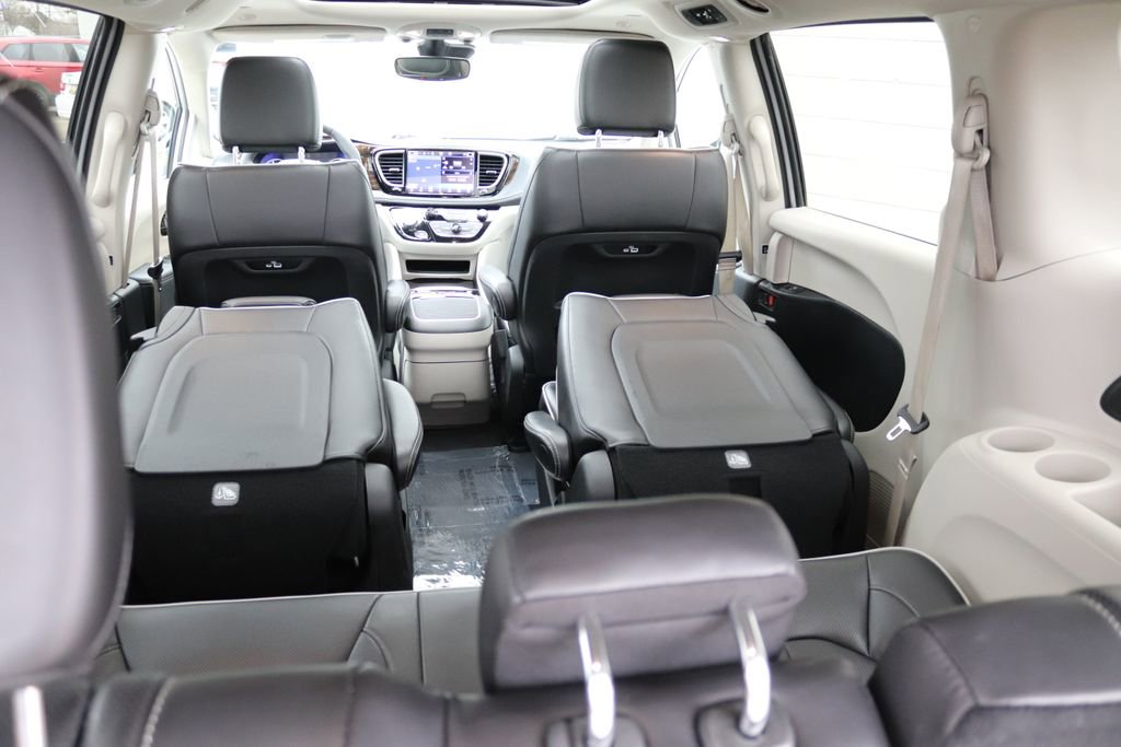Used 2023 Chrysler Pacifica Limited image 39