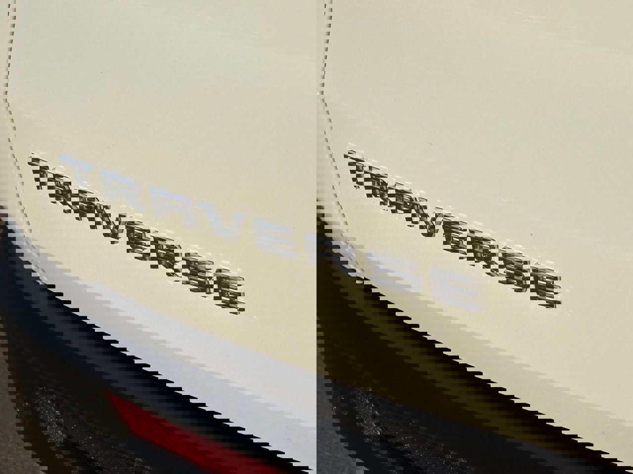 Used 2025 Chevrolet Traverse LT image 9