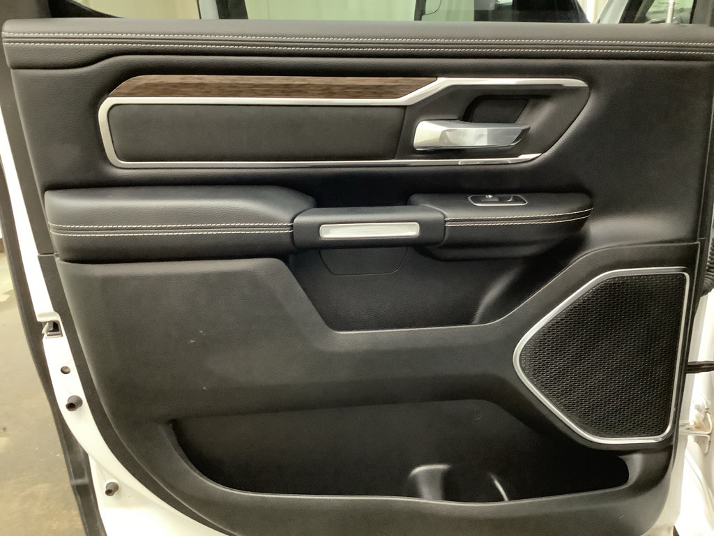 Used 2020 RAM 1500 Laramie AWD/4WD image 23