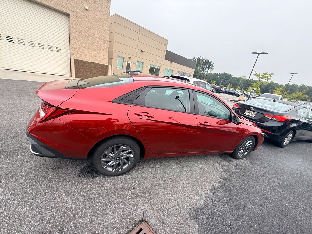 Certified 2024 Hyundai Elantra Blue FWD image 6