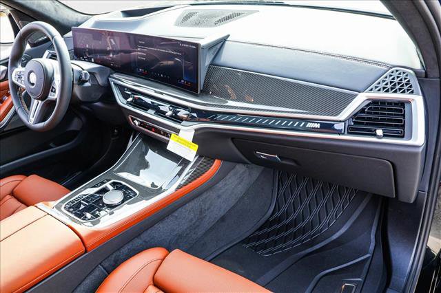Used 2025 BMW X7 M60i w/ Climate Comfort Package image 27