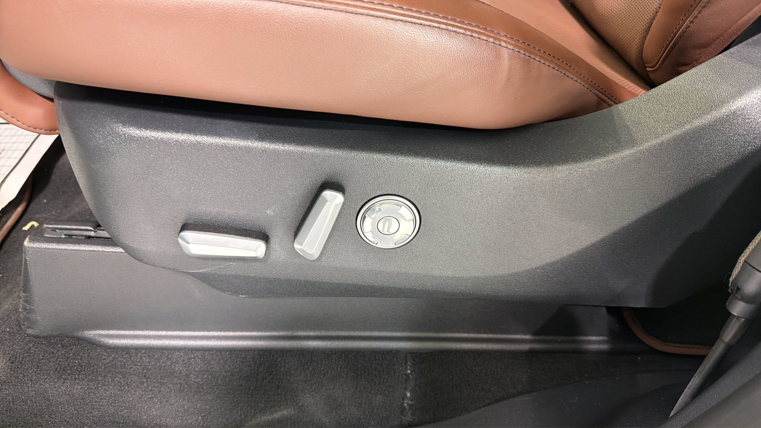 Used 2025 Lincoln Navigator L Reserve AWD/4WD image 10