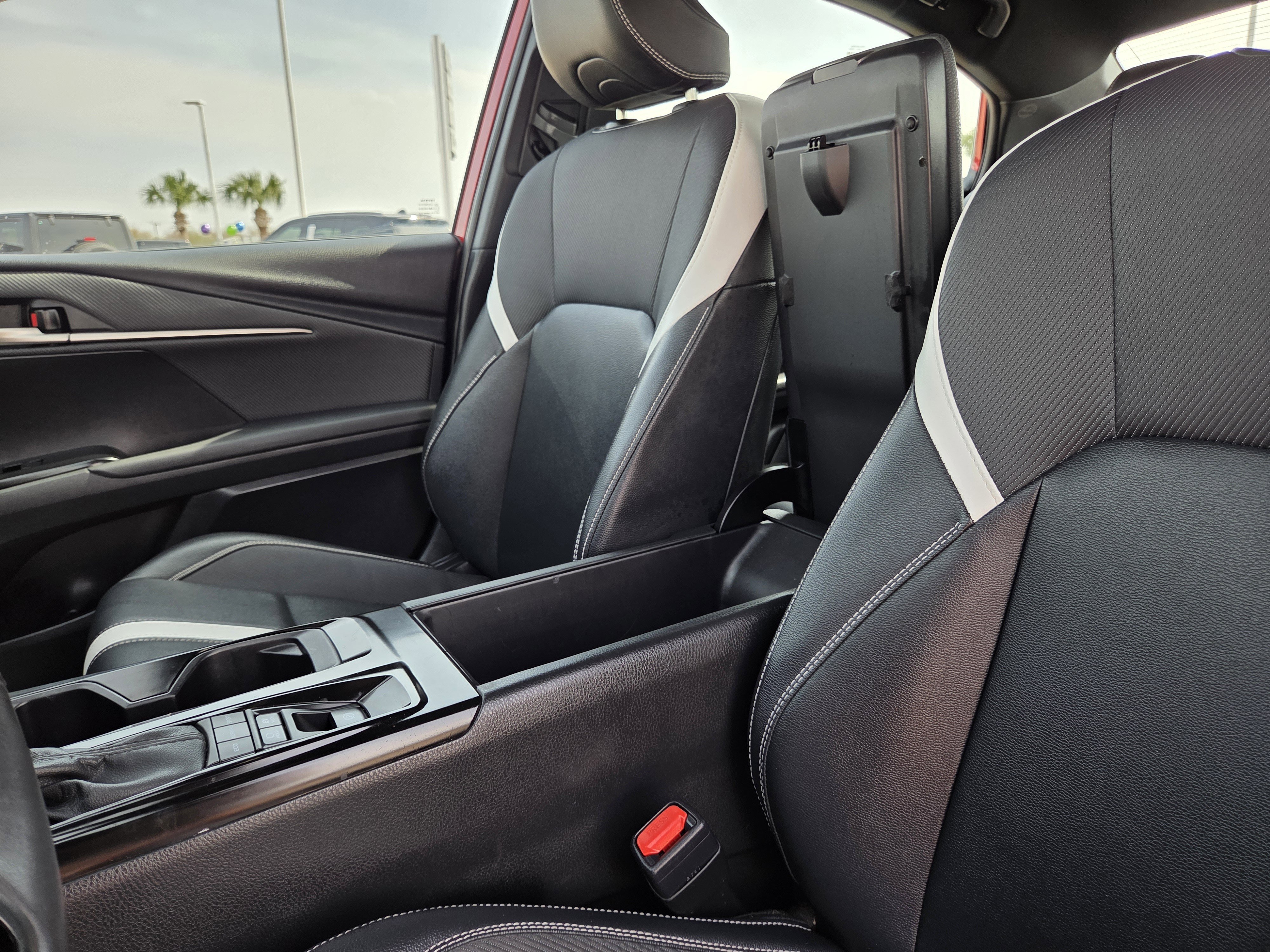 Used 2025 Toyota Camry SE image 26