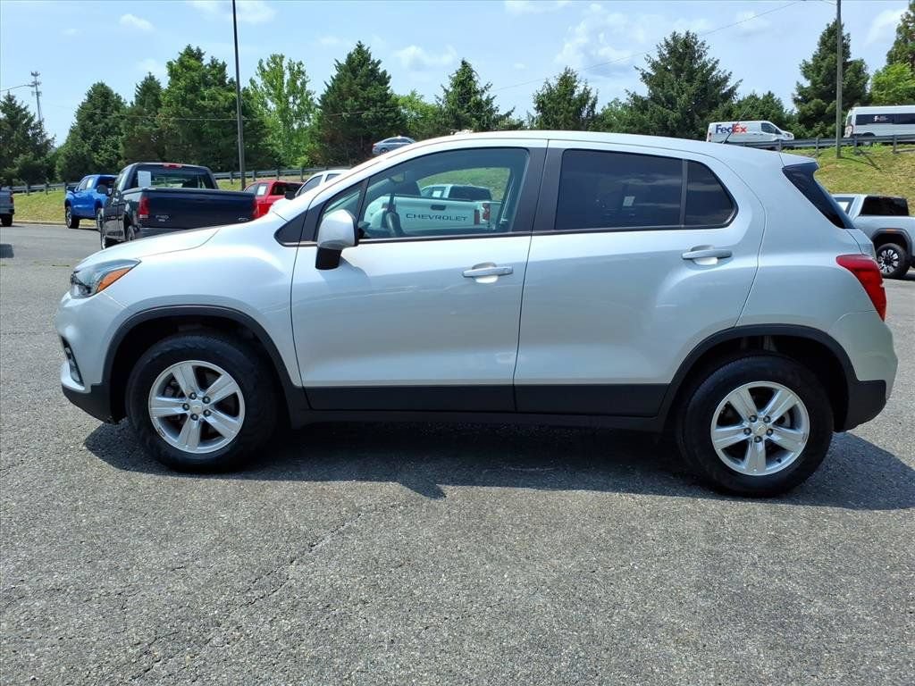 Used 2022 Chevrolet Trax LS w/ Tint and Cruise Package AWD/4WD image 6