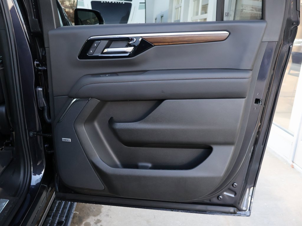 New 2025 Chevrolet Suburban High Country image 40