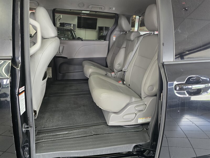 Used 2015 Toyota Sienna LE FWD image 11