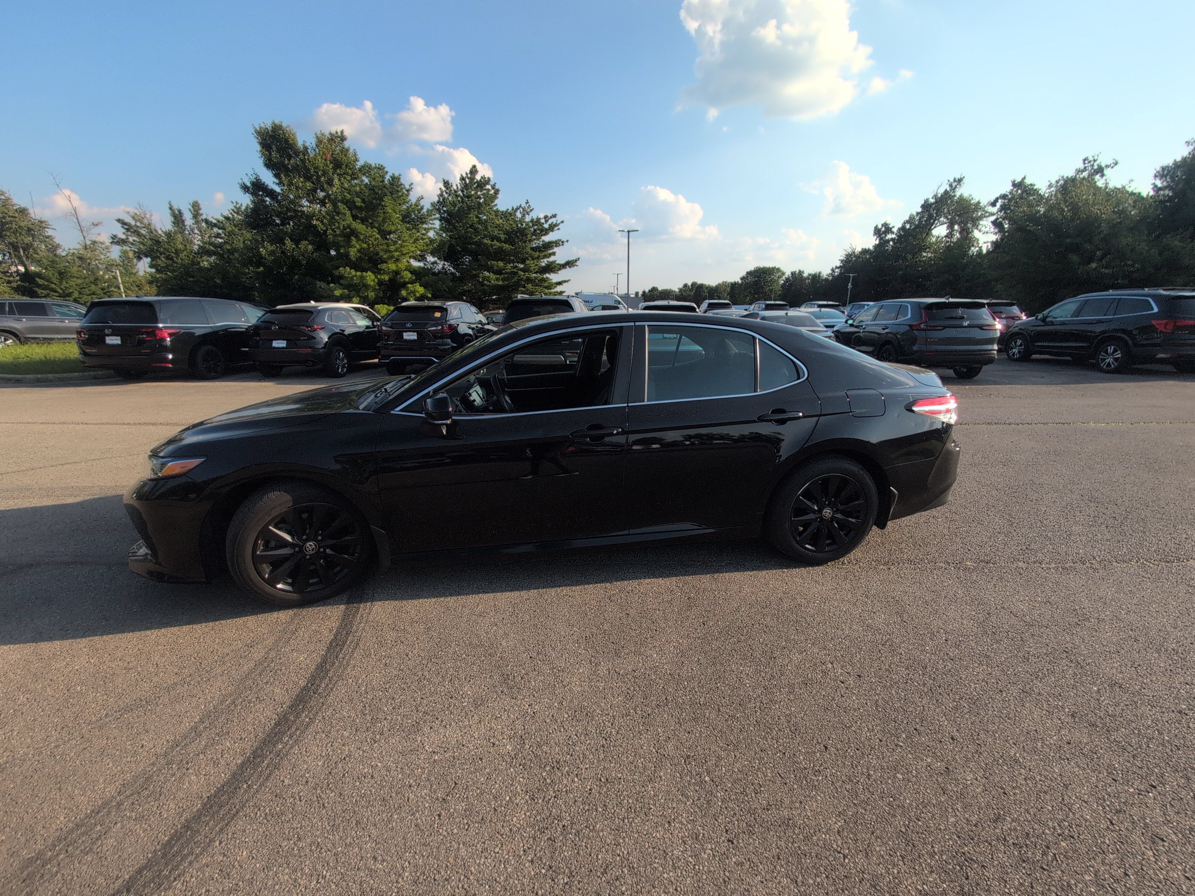 Used 2020 Toyota Camry LE w/ Convenience Package FWD image 2