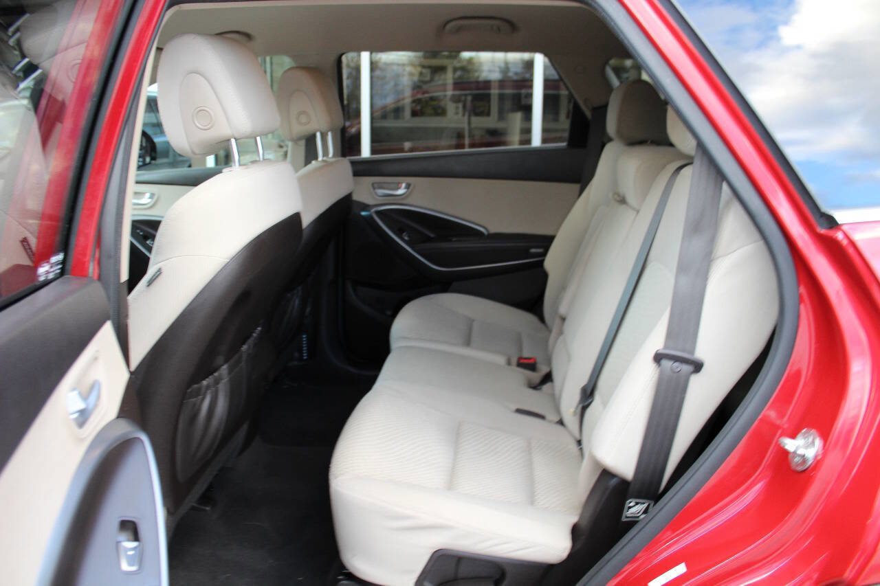 Used 2016 Hyundai Santa Fe SE w/ Cargo Package image 12