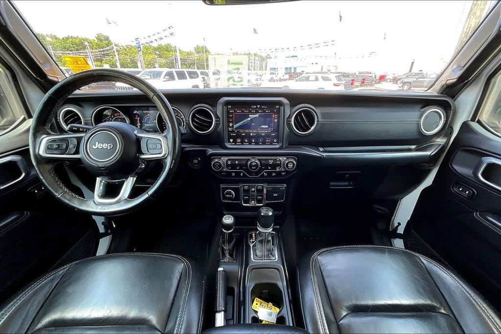 Used 2019 Jeep Wrangler Unlimited Sahara w/ Dual Top Group AWD/4WD image 14