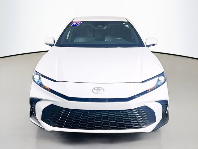 Used 2025 Toyota Camry SE FWD image 3