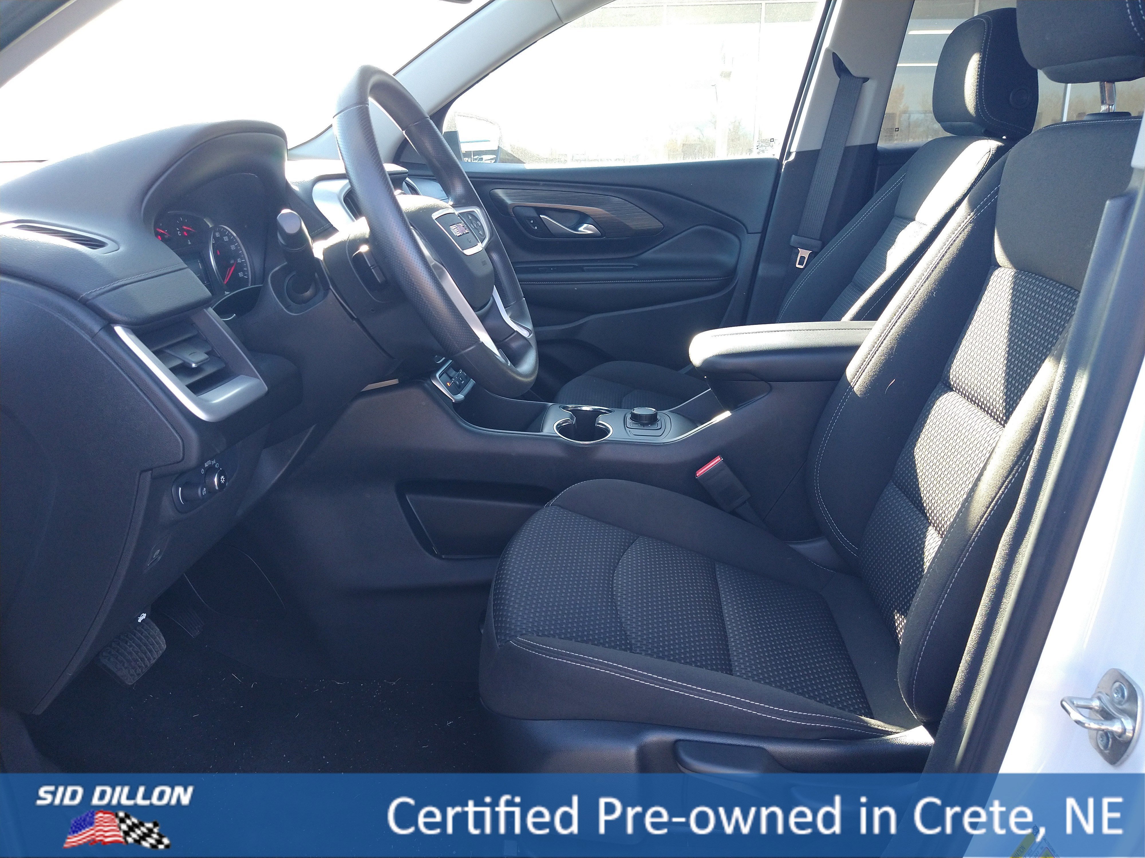 Used 2024 GMC Terrain SLE image 3