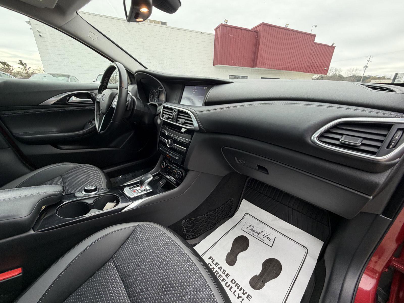 Used 2018 INFINITI QX30 AWD image 29