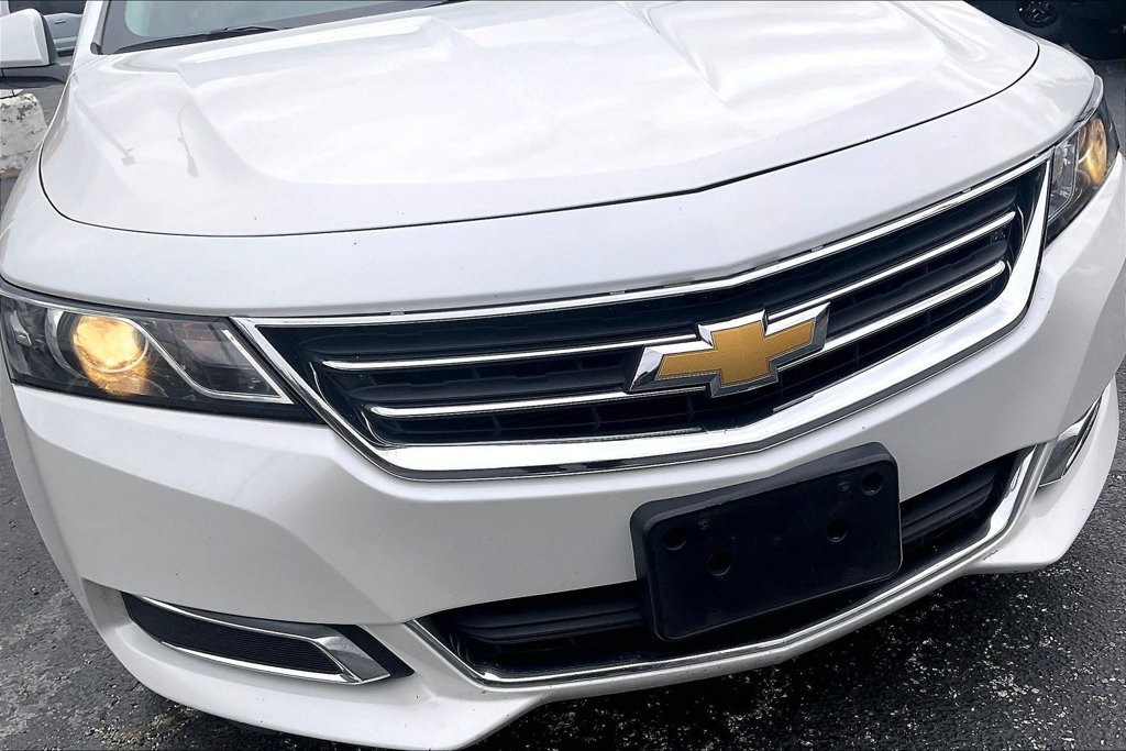 Used 2017 Chevrolet Impala LT w/ Convenience Package FWD image 30